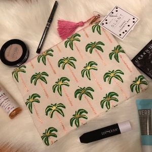 NWT palm tree cosmetic bag 🌴